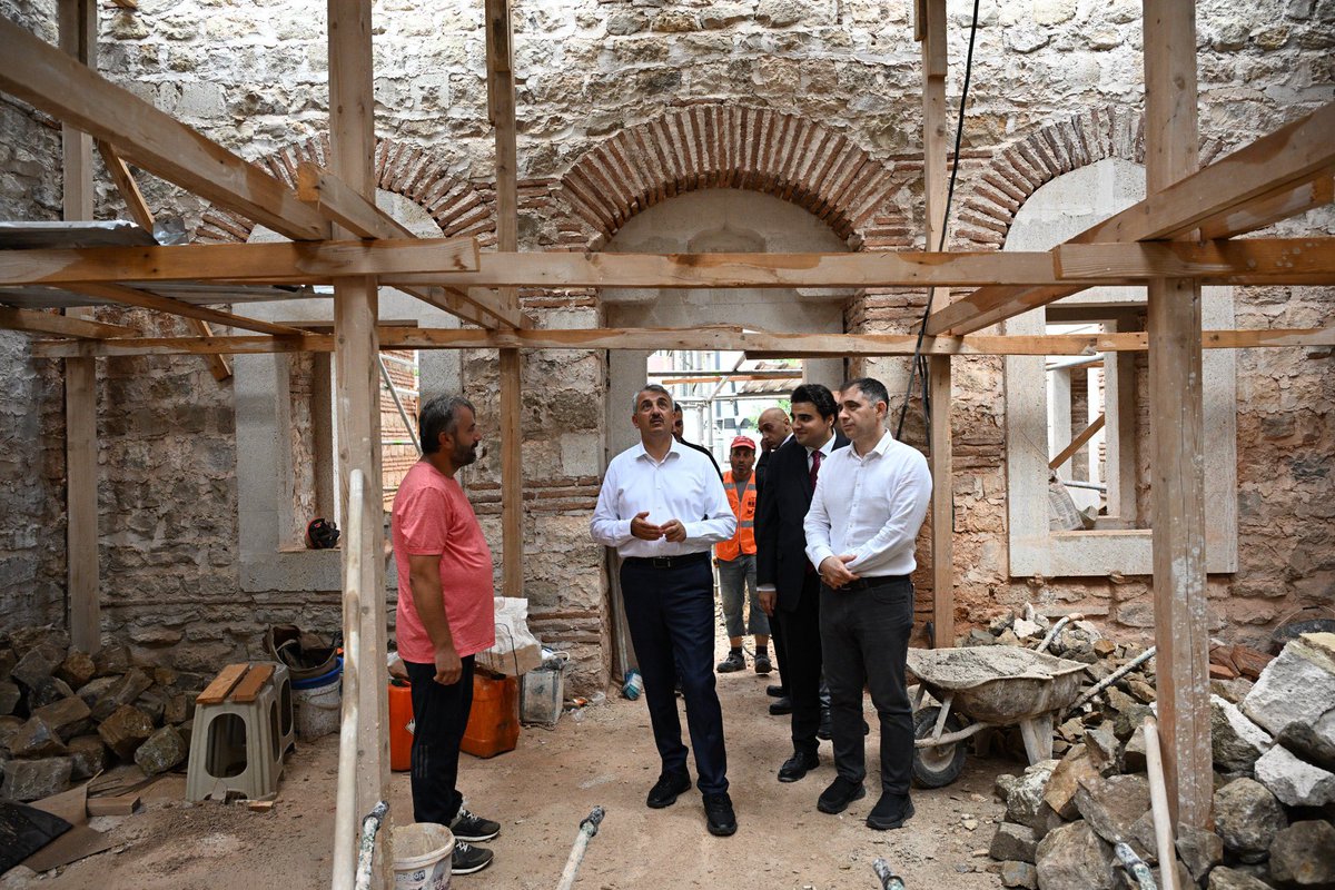 bthn_cgrci's tweet photo. Tarihi Kıyık Semti’nde yükselen bir başka vakıf eseri: Çokalca Camii. 🕌

16. yüzyılda inşa edilen bu kıymetli ecdat mirası, Valiliğimiz tarafından yürüttüğümüz ihya çalışmalarıyla yeniden ayağa kalkıyor. 🧱

Bu yıl içerisinde yeniden ibadete açılması planlanan Çokalca Camii  Edirne’mize hayırlı olsun. ⤵️📸

@Yunus_Sezer_ 
@edirne_valiligi