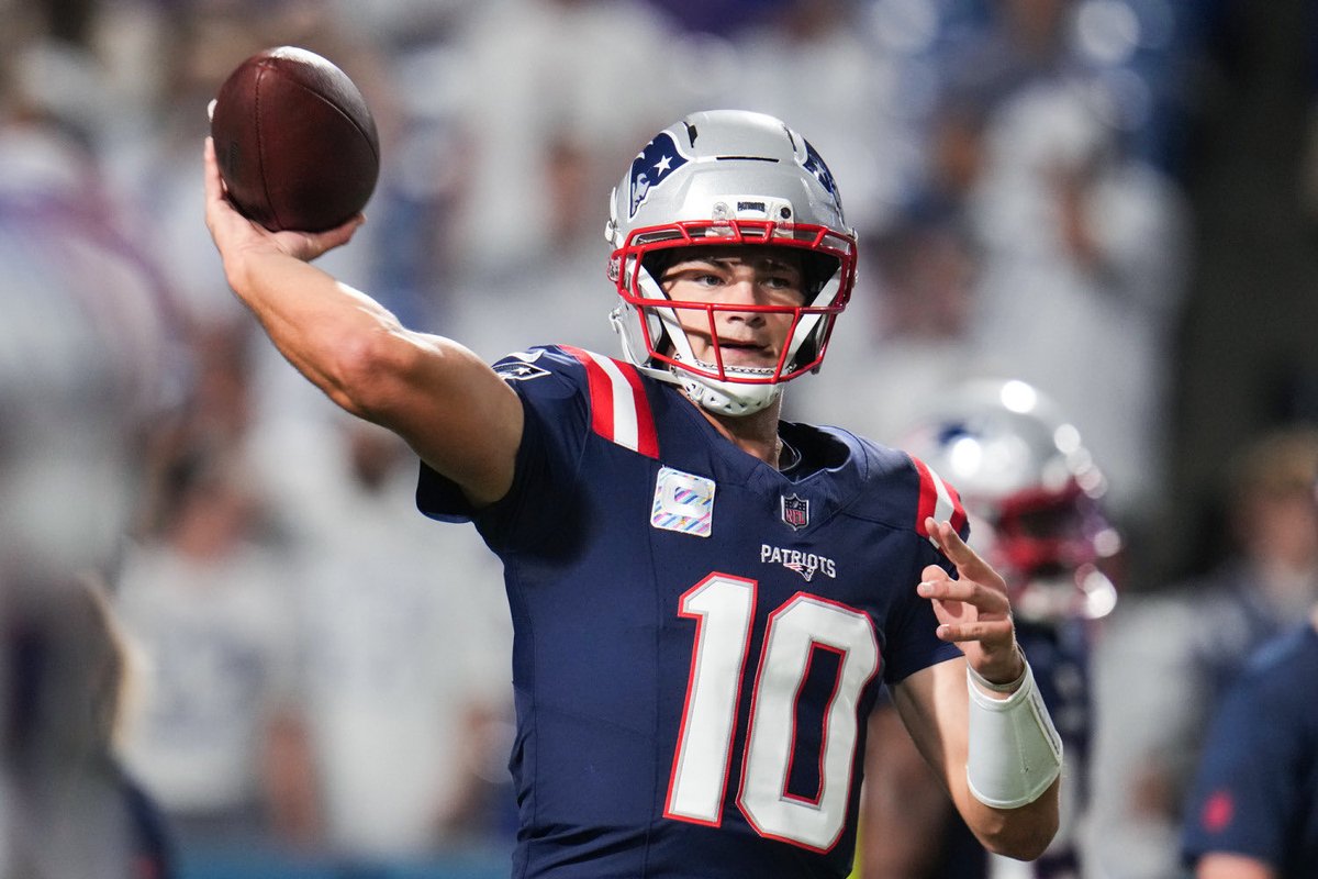 PatsReports's tweet photo. Fun Fact: #Patriots rookie QB Behren Morton (24) is older than 3rd year veteran QB Drake Maye (23) https://t.co/djkOYODfaM