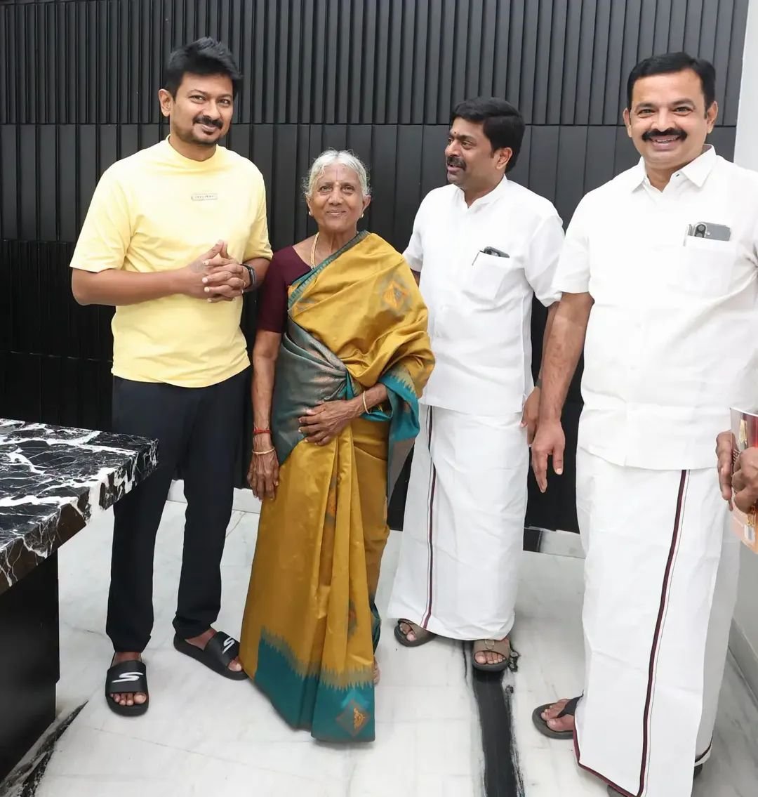 46Mmp's tweet photo. எங்கள் நம்பிக்கை 🔥
#udhayanidhistalin #love #picoftheday #dmk_blood https://t.co/6ejOQHo0Z7