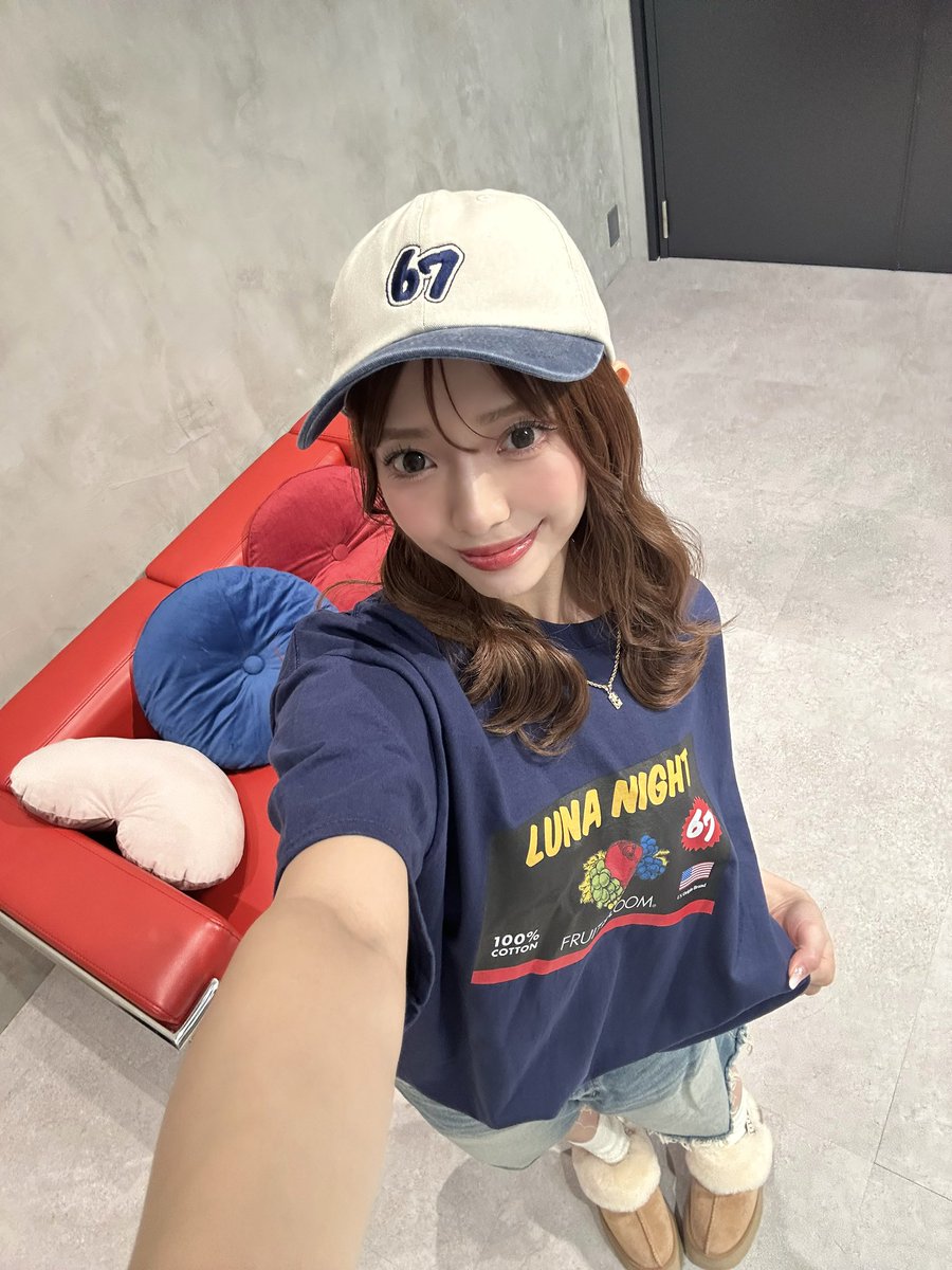 luna67_official's tweet photo. Fruit of the Loomさんとの
コラボアイテムの受注販売がスタートしました❕🍎

デザインですが実は...
私がずっと可愛い〜と思っていた
HEAVY WEIGHTのパッケージデザインに "67" だったり私の要素を入れました🗯✨️

このタイミングしか手に入らないので、ぜひgetしてね！！！

⬇️詳細はこちら https://t.co/pOmDaT3KOY