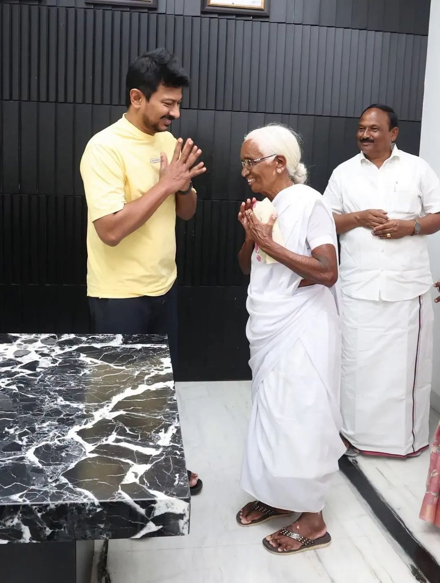46Mmp's tweet photo. எங்கள் நம்பிக்கை 🔥
#udhayanidhistalin #love #picoftheday #dmk_blood https://t.co/N5NedjA7e2