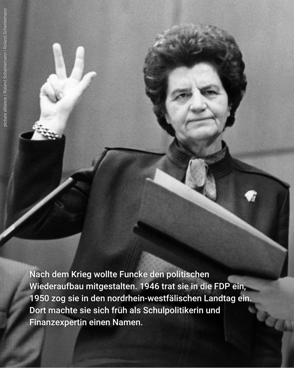 FNFreiheit's tweet photo. „Ich kämpfe gern für die, die angegriffen werden.“

Dieser Satz beschreibt Liselotte Funcke wie kaum ein anderer. Sie war eine der prägenden liberalen Politikerinnen der Bundesrepublik: Finanzexpertin, Vizepräsidentin des Deutschen Bundestages, Streiterin für Gleichberechtigung und später Beauftragte der Bundesregierung für die Integration ausländischer Arbeitnehmerinnen und Arbeitnehmer.

Ob Frauenrechte, solide Finanzen oder Integration: Funcke blieb sachlich, hartnäckig und klar in der Sache. Sie kämpfte für eine Politik, die Menschen stärkt und Freiheit nicht nur verspricht, sondern konkret erfahrbar macht.
An ihrem Todestag erinnern wir an eine Liberale, die Haltung zeigte und Verantwortung über Parteigrenzen hinweg dachte.

Mehr über Liselotte Funcke in unserer Public History 👉 https://t.co/b2OGrBT4qF

#LiselotteFuncke #LiberaleDenkerinnen #Freiheit #Gleichberechtigung #Integration #Demokratie