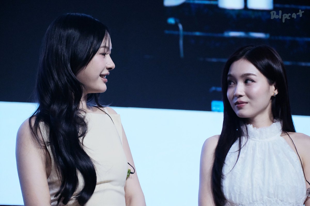 dynamitejoyy's tweet photo. แอบคล้ายน้องระฟ้าในนิยายตอนมองสแกนพี่เดียร์แล้วแอบชมอยู่ในใจ พูดไม่ได้ เดี๋ยวหลุดฟอร์ม

MILKLOVE SWEET MEMORY IN SG
#GirlRulesFMinSingapore
#MilkLove #มิ้ลค์เลิฟ https://t.co/jLXPgNlAYt