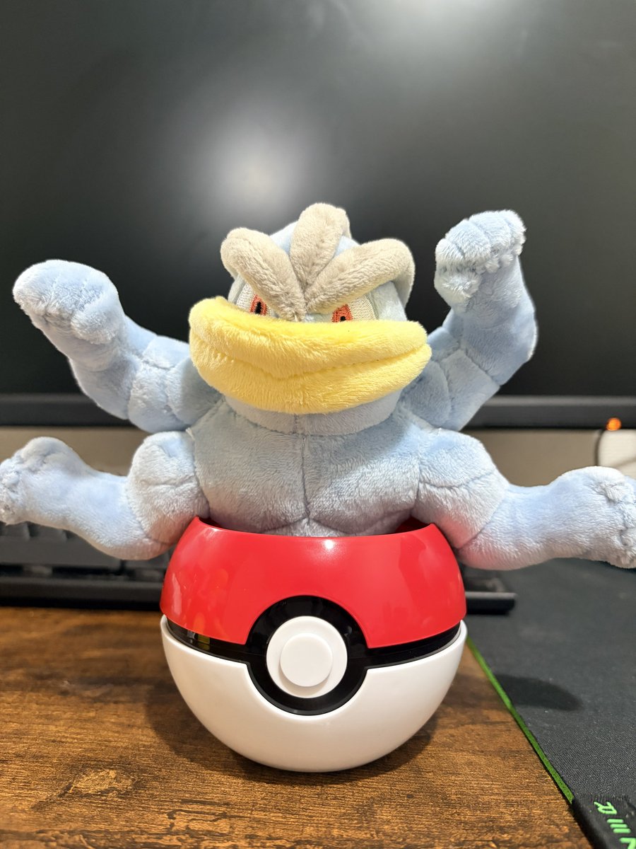 unchan76's tweet photo. 31のモンスターボールサンデーのカップ良すぎる☺️ https://t.co/vP0CRuTkdx