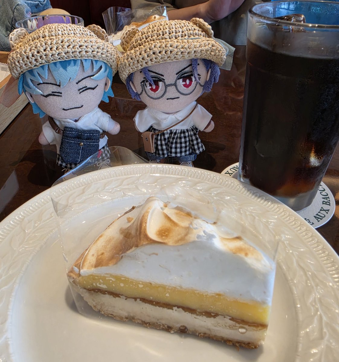otnrayk's tweet photo. アイスコーヒーでお怒りだけどレモンパイが美味しそうなので複雑な感情のぬい https://t.co/NxgLyFvbvC
