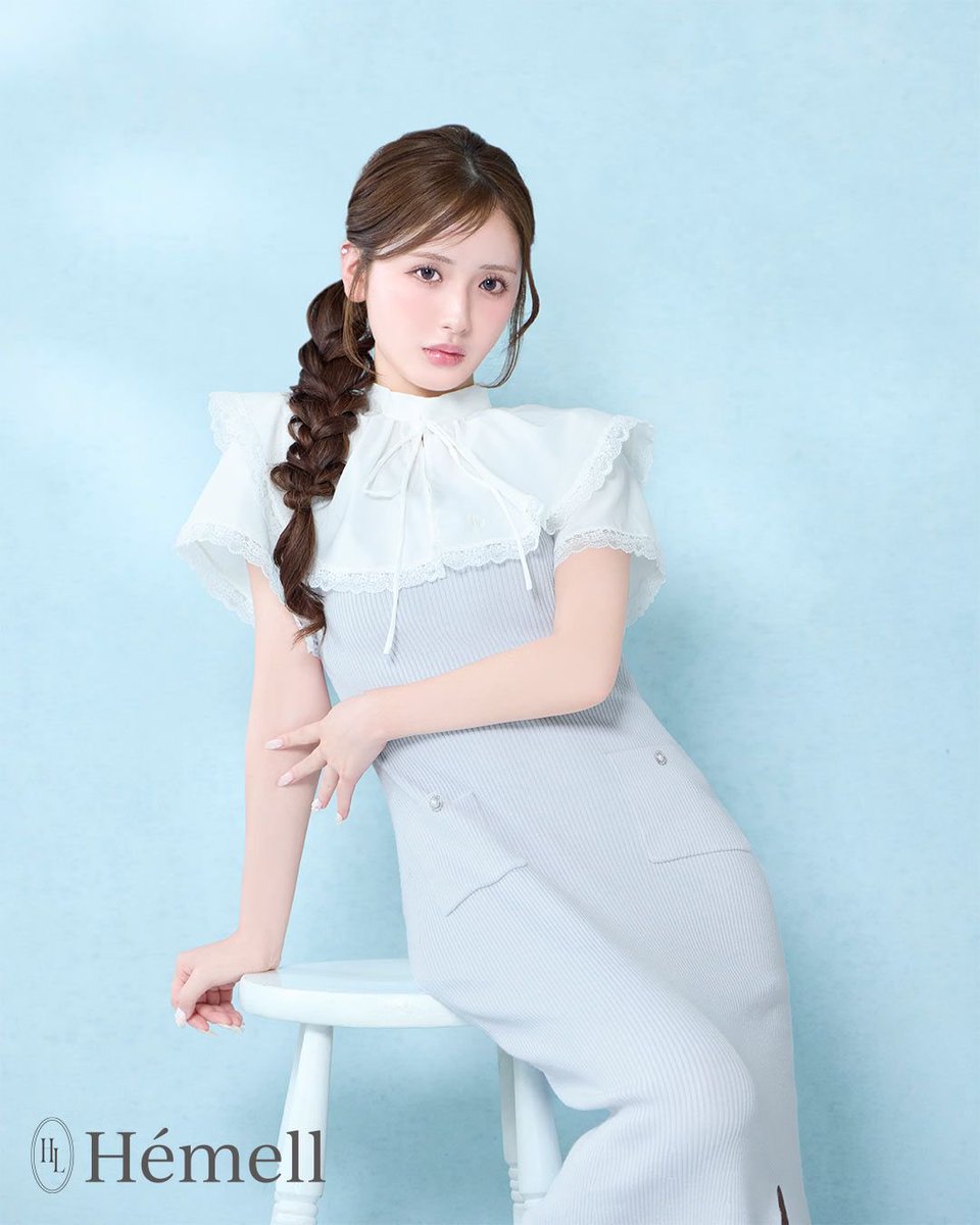 hemell_official's tweet photo. 𝐀𝐮𝐠𝐮𝐬𝐭 𝒇𝒊𝒓𝒔𝒕 𝒄𝒐𝒍𝒍𝒆𝒄𝒕𝒊𝒐𝒏🫖

Hémellらしい上品なエメルブルーが目を惹くロングワンピース🦢🩵
低身長さんでも綺麗に着こなせる、こだわりの一着です💍
ケープは取り外しも可能です💠

🗝レースケープニットワンピース
¥16,000+tax

8/5(水) Release𓂃💎 https://t.co/EYzKfGKCRs