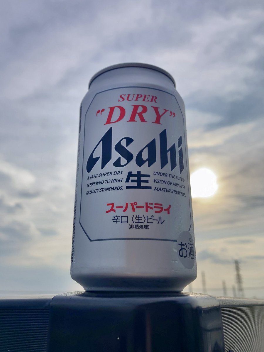 honobonotai_1's tweet photo. 今日はもらい物のスーパードライで湯上り屋上ビール🍺 https://t.co/genJUxhQeb