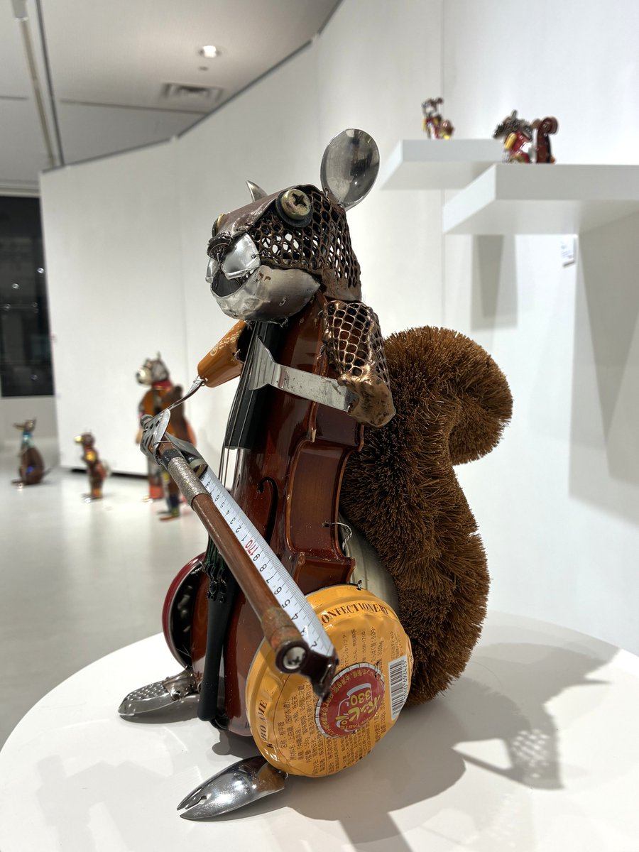 Bunkamura_G's tweet photo. 『富田菜摘 個展  WONDER MUSIC』
会期｜7/25(土)～8/9(日)
@TomitaNatsumi 

＼作品紹介／
🐿️音葉

ふさふさのしっぽがチャームポイント✨
なにが使われているでしょう❓

https://t.co/v3N5lYpTQZ https://t.co/FjleX0ScnO