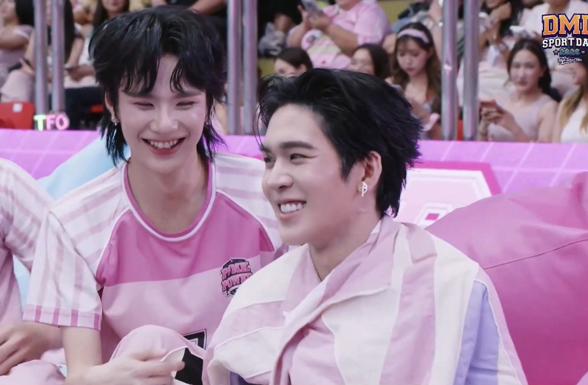 tttttea697's tweet photo. แกกีฬาสีเค้าก็ใส่เสื้อเเฟนกันทั้งนั้นเเหละปกติ 

ONGSA AT WATSONS NORTHVILLE
#watsonsxongsa 
#aususave https://t.co/YuqmlJrZJY
