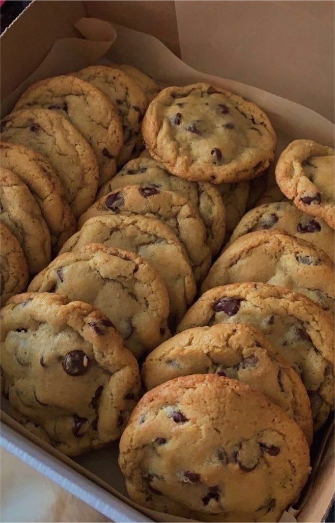kaane0's tweet photo. my head hurts so fucking bad and only chocolate chip cookies can fix it https://t.co/K1W56c35CP