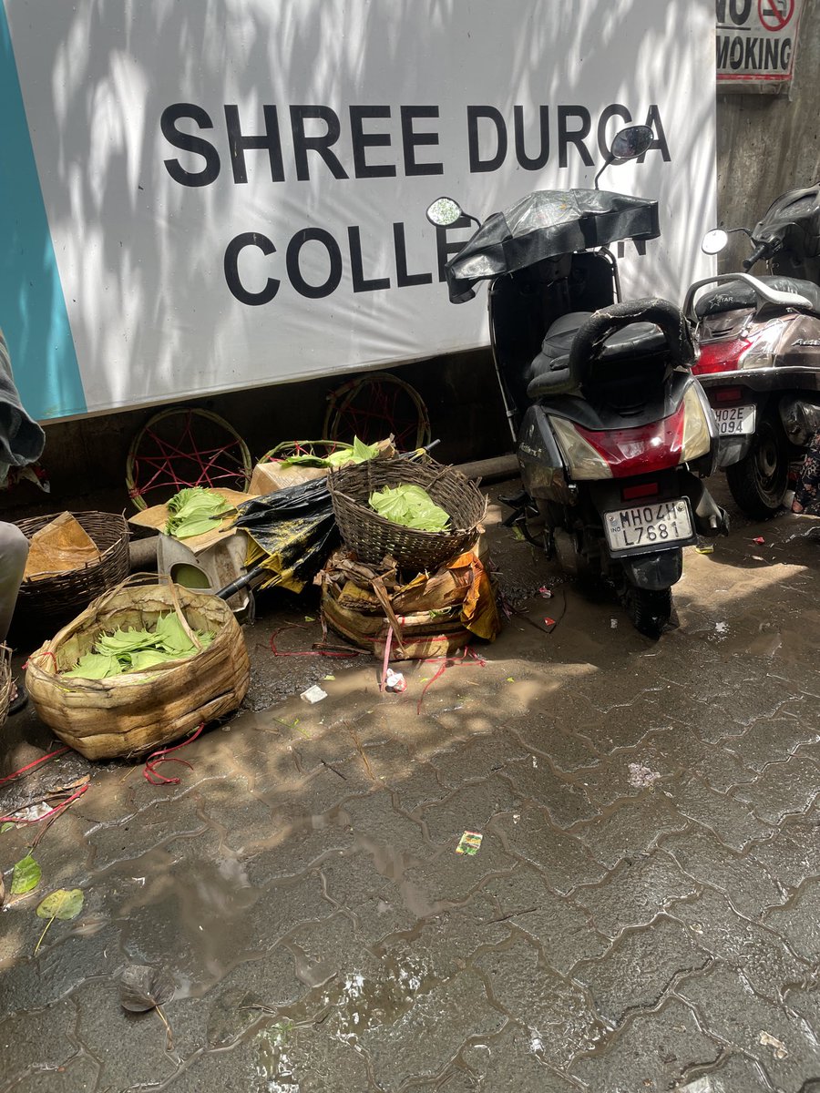 roads39331's tweet photo. नो पार्किंग झोनमध्ये पार्क केलेल्या बाईक
हरियाणा वाला लेन स्टेशन रोड कुर्ला पश्चिम
वृद्ध आणि महिलांना या समस्येचा सामना करावा लागतो आणि आपत्कालीन परिस्थितीत ते कठीण होईल@MTPHereToHelp @CMOMaharashtra @PMOIndia https://t.co/oEXBEtz1Cx