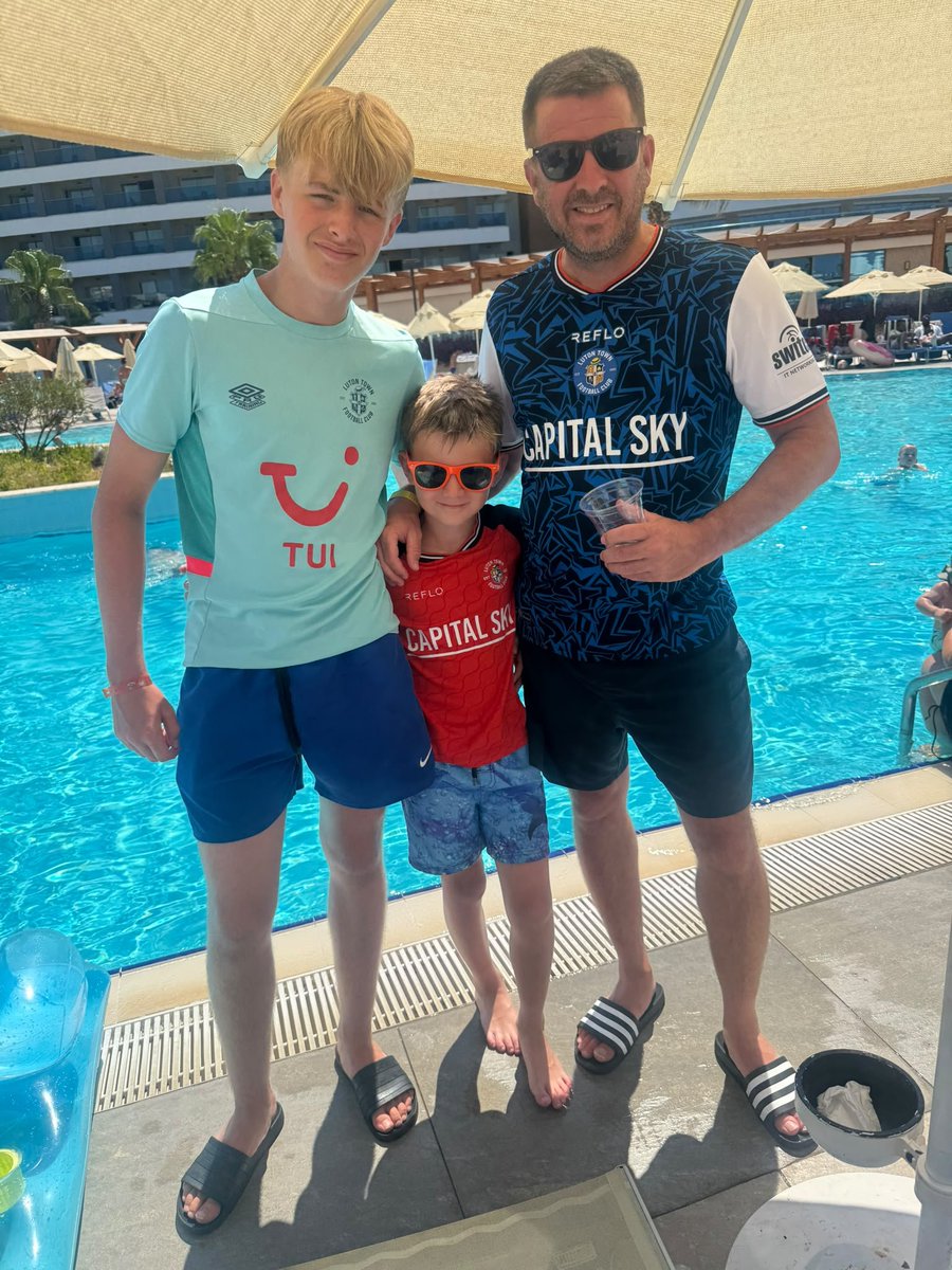 CSlatts8's tweet photo. Another hot one in ๐น๐ท today. @LutonTown shirts on display as ever. Repping the @liamwalsh_6 shirt. #ScouseBallerWalsh #Beers #Hot #Everywherewego @KirstyMaguire2 https://t.co/SzRd5DT6HO