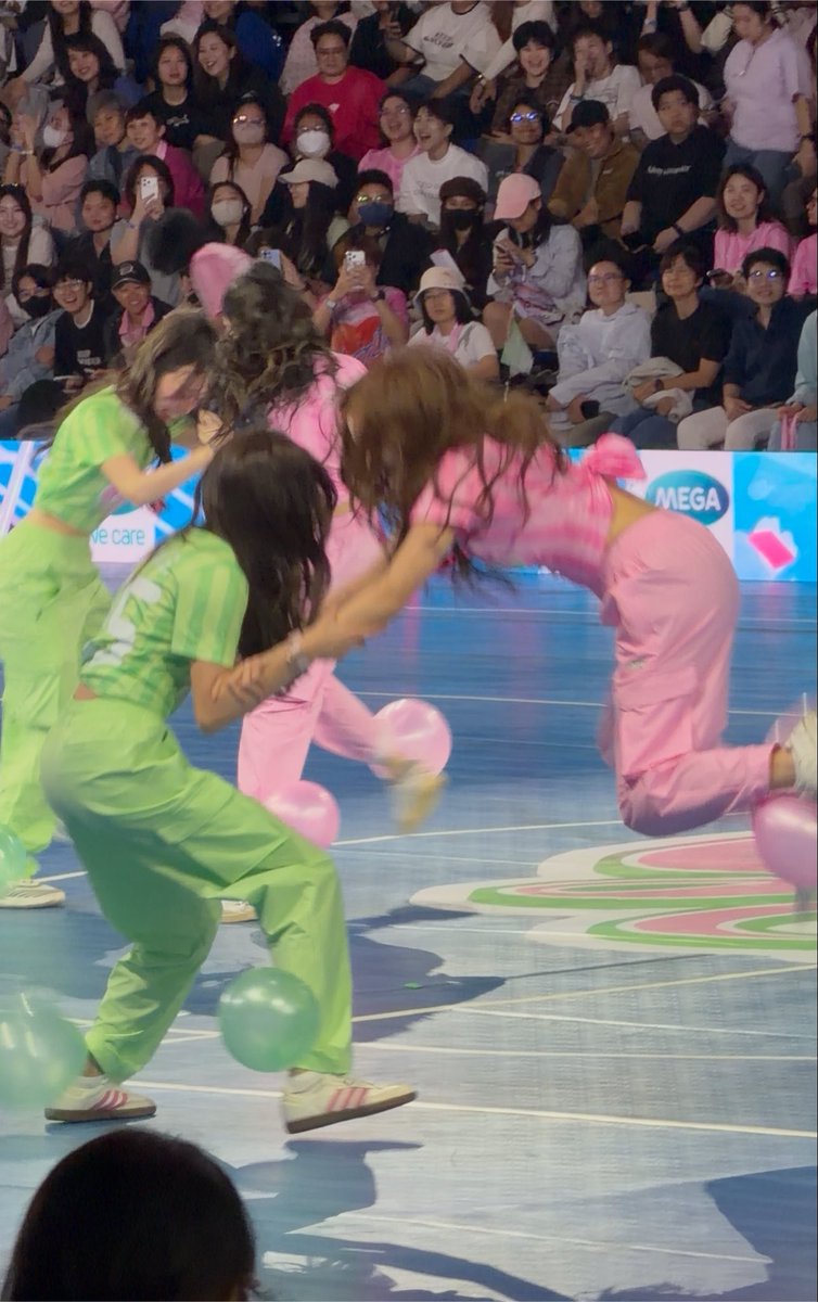 KimTaengooss's tweet photo. หมิวพริ้วจริงๆ ใครสอนชี5555555

LENAMIU GIRLS CUP CH3
#CH3GirlsCup2026
#MiuNatsha #หมิวณัชชา https://t.co/pYT2pzQorI