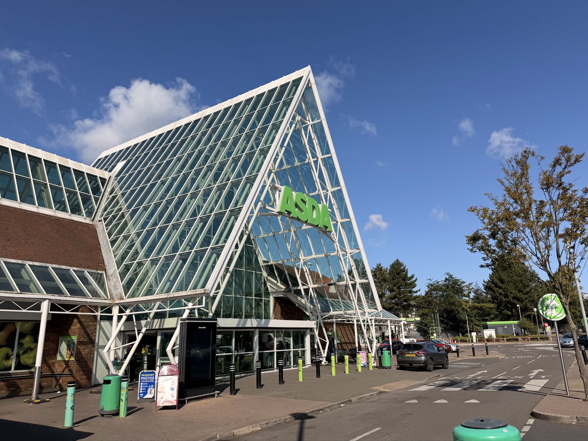 ReissOmari's tweet photo. Yeah Paris might have the Louvre but we have Asda Small Heath 😂 https://t.co/Tp6BTTR2Bx