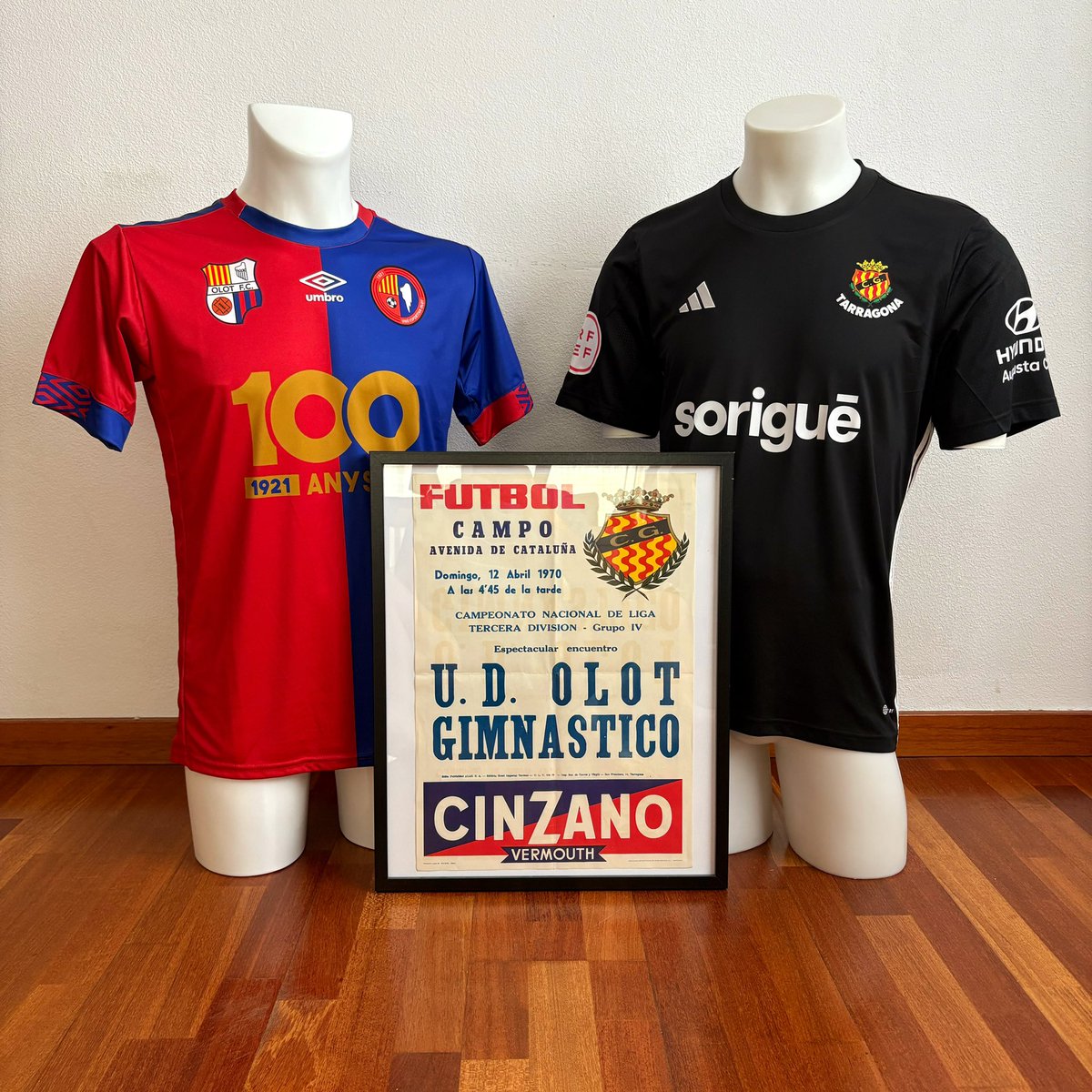 zona_nastic's tweet photo. Uns forjats per la força dels volcans. 🌋

Els altres, pel Mediterrani. 🌊

Dos clubs. Dues terres. 

@UEO1921 , ens veiem aquesta tarda! ❤️🤍 https://t.co/E4YYDHScJb