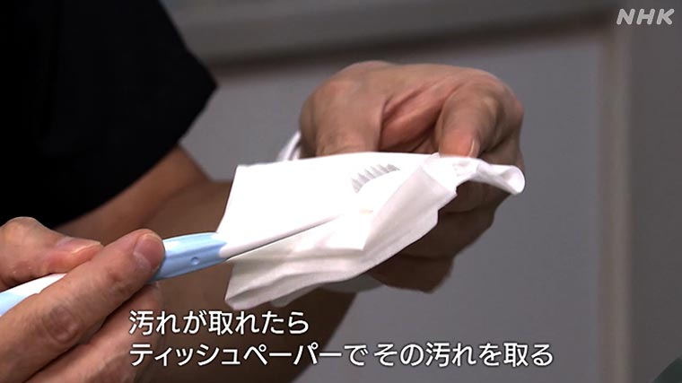 nhk_ikiruskill's tweet photo. 避難生活で歯磨きや入れ歯の洗浄ができないと口の中の細菌が増えて「誤えん性肺炎」になるリスクがあります

断水していても少ない水で歯を磨く方法 ぜひ参考にしてみてください

👇記事で詳しく
https://t.co/b0IlvkSNAQ https://t.co/qRSBeT5OOT