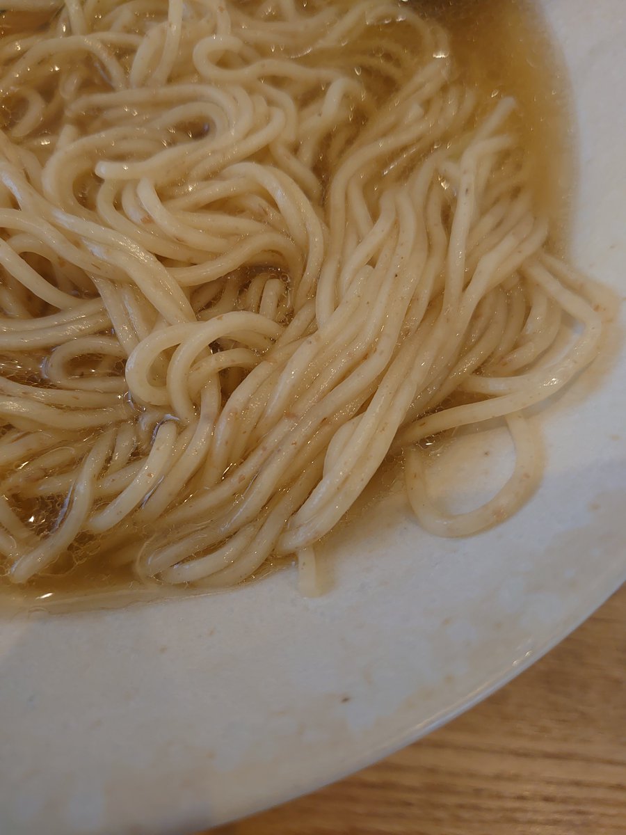 wiz_pulse's tweet photo. DURAMENTEさん@亀戸
肉・海老ワンタン麺（白）と和え玉（ハーフ）

時間経過での味わい変化に感動しました、美味すぎ。
同行者が食べた蛤そば（限定）も激ウマでした。
ご馳走様でした！ https://t.co/uzcF2YAB7H