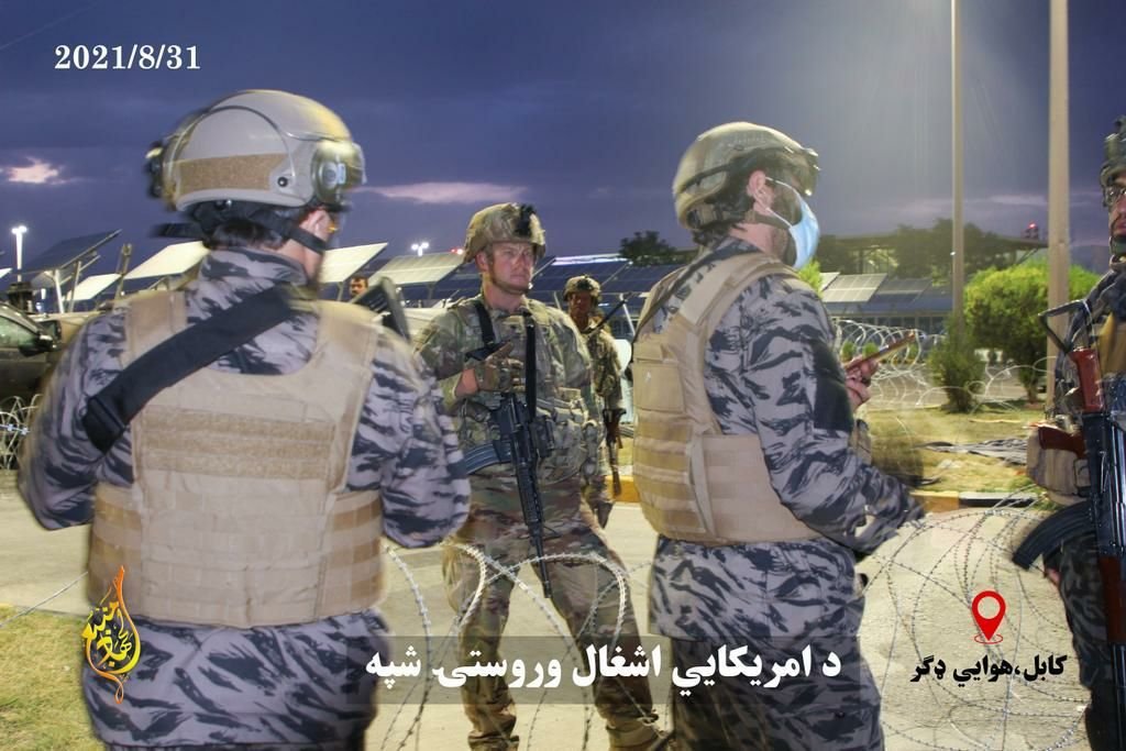 Habibullah64967's tweet photo. د امريکايي اشغال وروستۍ شپه!

يؤ تاريخي انځور..❤️ https://t.co/aAh4u54Szi