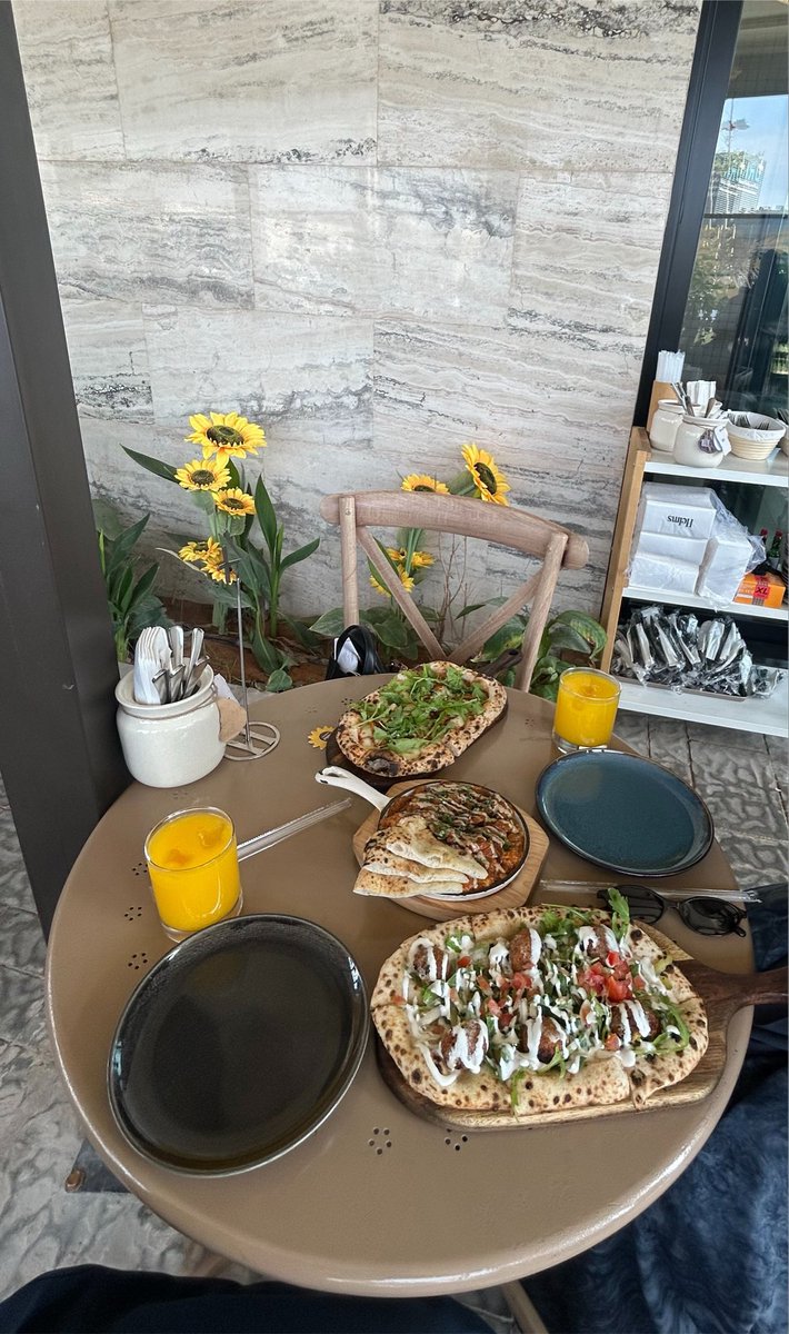 LawAlin_'s tweet photo. The best mornings are never planned 🌼🤍 https://t.co/RY59yCiDAE