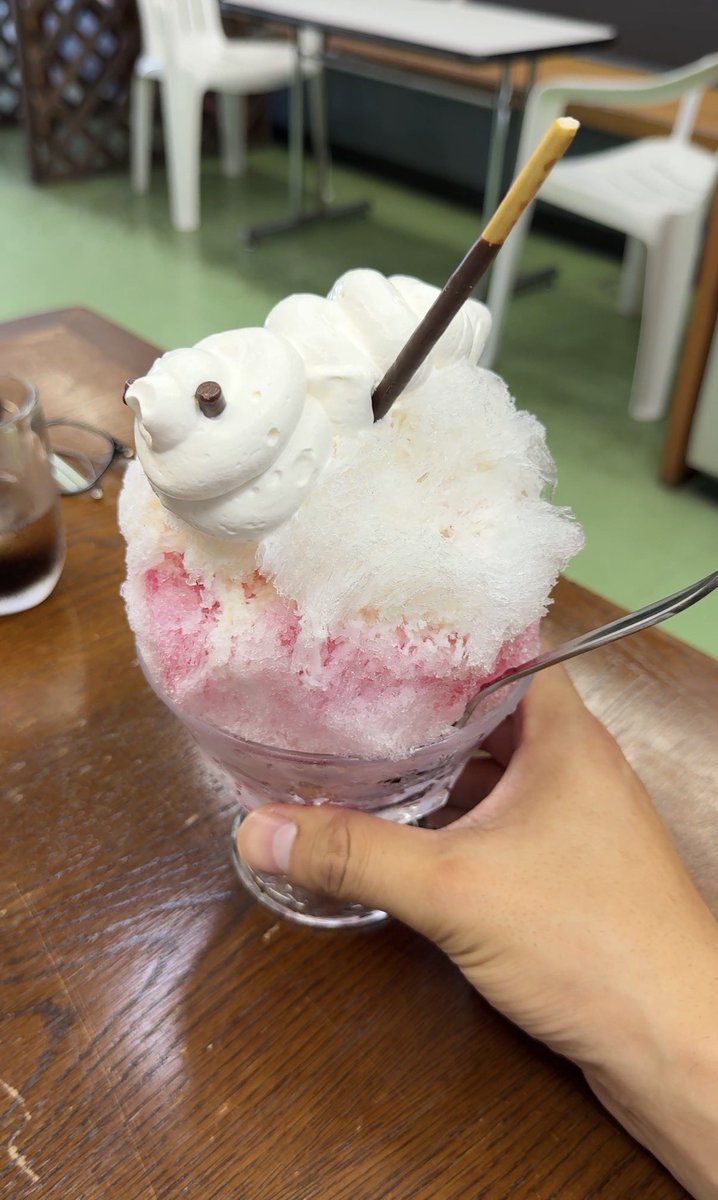 chef_serendip's tweet photo. 富岡製糸場の近くにある甘味処アトリエ
人形店でありながらオフシーズンはかき氷やクレープなどを提供する甘味処になります。昔親に連れられてよくここのかき氷を食べにきた
そんな懐かしい記憶を思い出しながら
おかいこ形の可愛いスイーツを食べました
#甘味処アトリエ https://t.co/MZ2yDDfOB3
