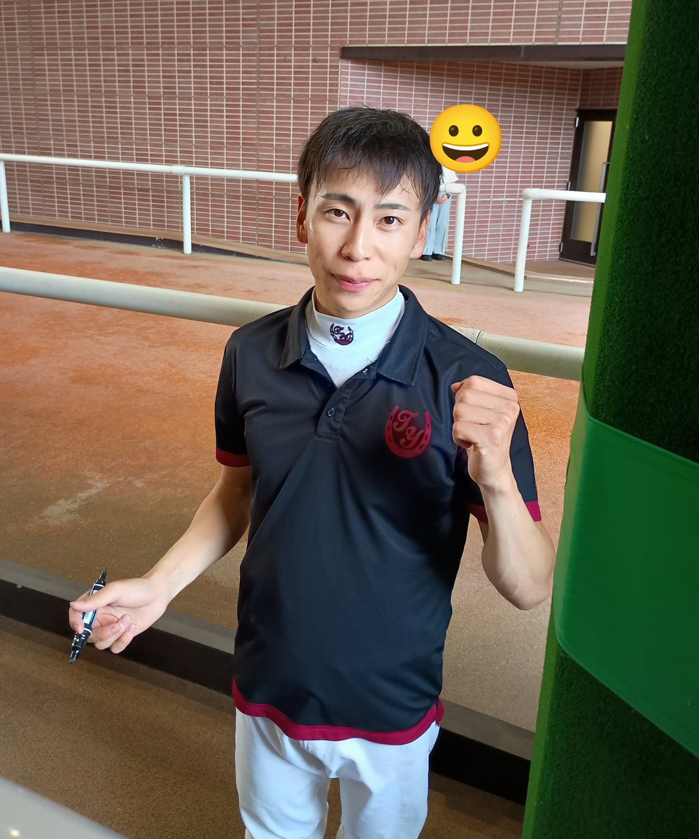 Hanro51s's tweet photo. たけし　最終レース勝ったばかりに大サイン会＆撮影会になってた　
いつもありがとうございます！ https://t.co/dp9MJJ2nDs