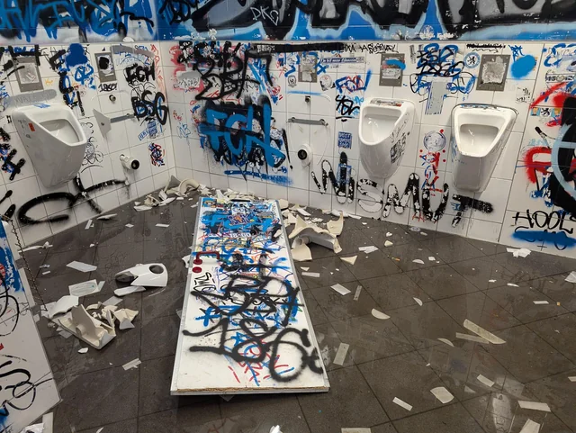 tutttopassaa's tweet photo. @0711x033 @kasi71 @andaselfsborg Du är blåst. Här är några exempel. Köln, 1860, Essen. https://t.co/aGg0mjCMs3
