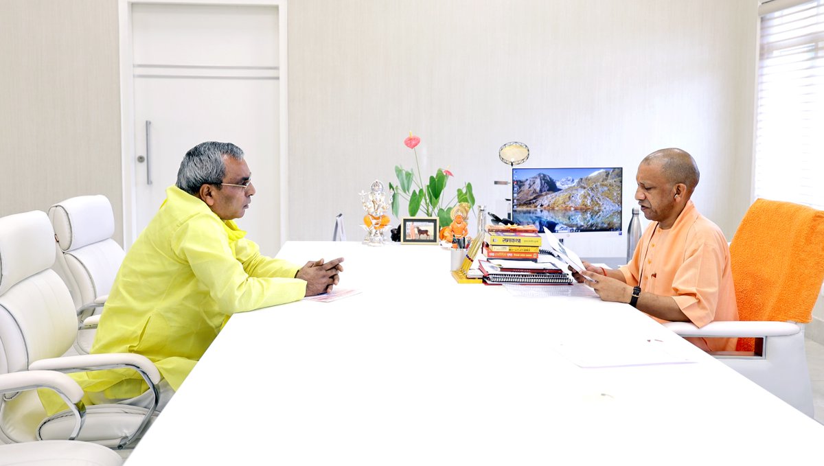 myogioffice's tweet photo. मुख्यमंत्री श्री @myogiadityanath जी महाराज से आज लखनऊ में उ.प्र. सरकार में माननीय कैबिनेट मंत्री श्री ओम प्रकाश राजभर जी ने शिष्टाचार भेंट की।

@oprajbhar https://t.co/4TL6jVf92d