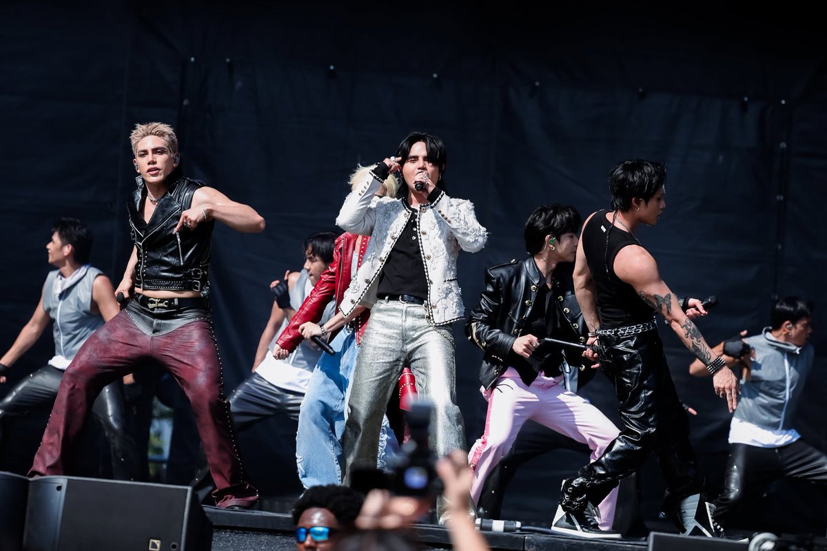 News5PH's tweet photo. 'IT'S FOR EVERYONE WHO BELIEVED IN US'

Nag-share ang P-pop sensation na SB19 ng ilang kuha matapos ang historic performance nila sa Lollapalooza sa Chicago, USA.

Sila ang kauna-unahang Filipino act na nagtanghal sa prestihiyosong music festival.

"We never imagined we’d one day perform on a global stage and represent the Philippines."

"Yesterday was proof that dreams grow bigger when you believe in yourself and the people who believe in you."

📷: SB19/Facebook