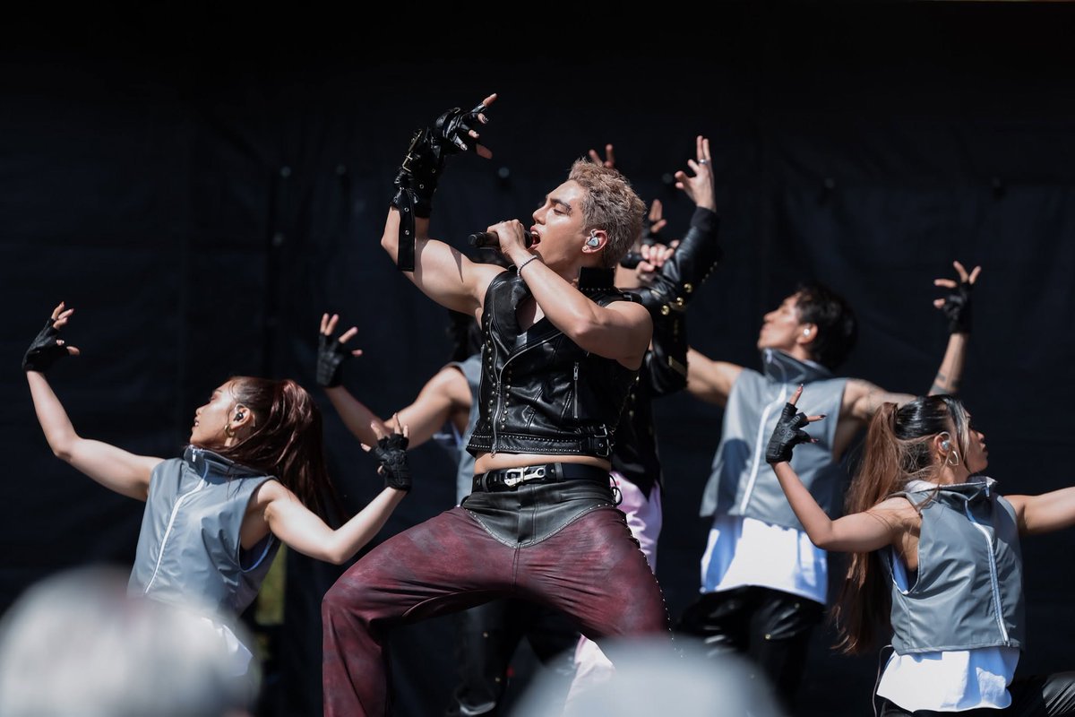 News5PH's tweet photo. 'IT'S FOR EVERYONE WHO BELIEVED IN US'

Nag-share ang P-pop sensation na SB19 ng ilang kuha matapos ang historic performance nila sa Lollapalooza sa Chicago, USA.

Sila ang kauna-unahang Filipino act na nagtanghal sa prestihiyosong music festival.

"We never imagined we’d one day perform on a global stage and represent the Philippines."

"Yesterday was proof that dreams grow bigger when you believe in yourself and the people who believe in you."

📷: SB19/Facebook