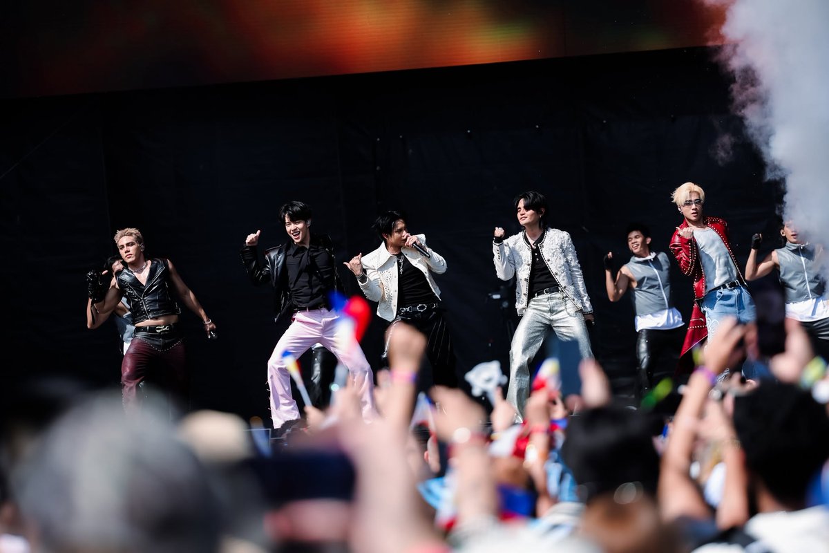 News5PH's tweet photo. 'IT'S FOR EVERYONE WHO BELIEVED IN US'

Nag-share ang P-pop sensation na SB19 ng ilang kuha matapos ang historic performance nila sa Lollapalooza sa Chicago, USA.

Sila ang kauna-unahang Filipino act na nagtanghal sa prestihiyosong music festival.

"We never imagined we’d one day perform on a global stage and represent the Philippines."

"Yesterday was proof that dreams grow bigger when you believe in yourself and the people who believe in you."

📷: SB19/Facebook