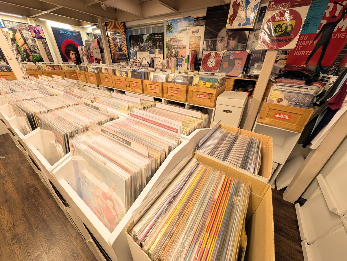 akaru_records's tweet photo. 本日もオープン
暑い日が続きますが元気に営業中です
19時までお待ちしております

店頭5000円以上ご購入で次回以降使える300円OFFクーポン配布中！

↓通販サイト
https://t.co/sx8zldCLFr

↓店舗在庫リスト（日々追加中！）
https://t.co/SN753FsAs1

#レコード #record #vinyl #アナログ #アナログレコード
