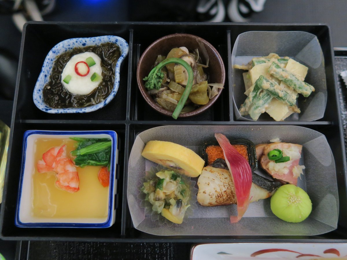 activa763's tweet photo. 2019年4月 日本航空 JL87 羽田→広州 ビジネスクラスの昼食です

メインは肉じゃがです、素朴な味でおいしいです

＃��本航空 #JAL ＃機内食 #Inflight ＃ビジネスクラス #Businessclass https://t.co/rmlAKS64YC
