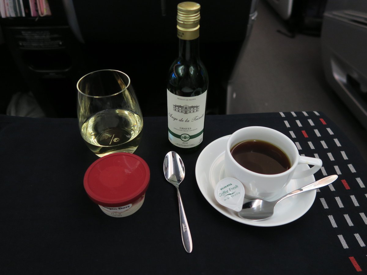 activa763's tweet photo. 2019年4月 日本航空 JL87 羽田→広州 ビジネスクラスの昼食です

メインは肉じゃがです、素朴な味でおいしいです

＃��本航空 #JAL ＃機内食 #Inflight ＃ビジネスクラス #Businessclass https://t.co/rmlAKS64YC