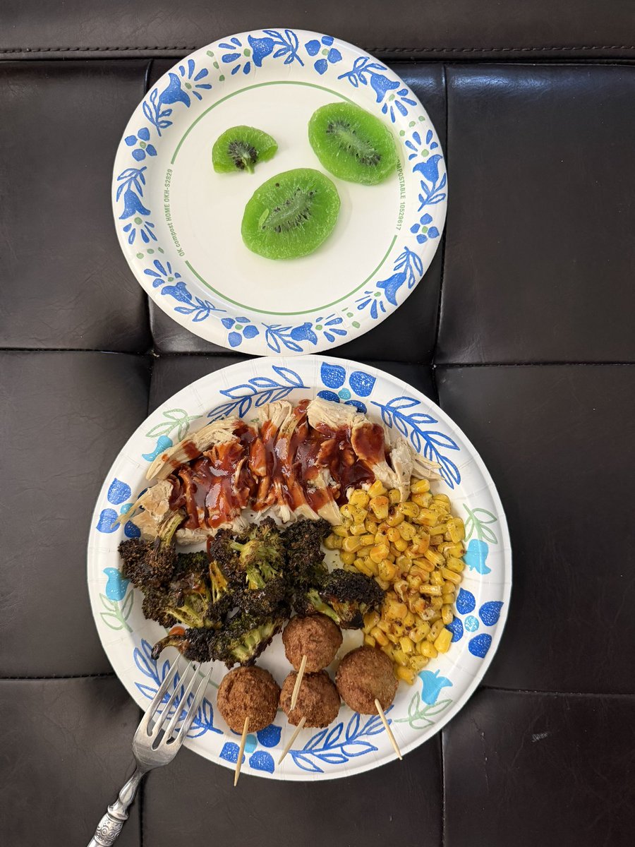 coindaydream's tweet photo. eats - 1,032 cals https://t.co/1CANNY5lGr
