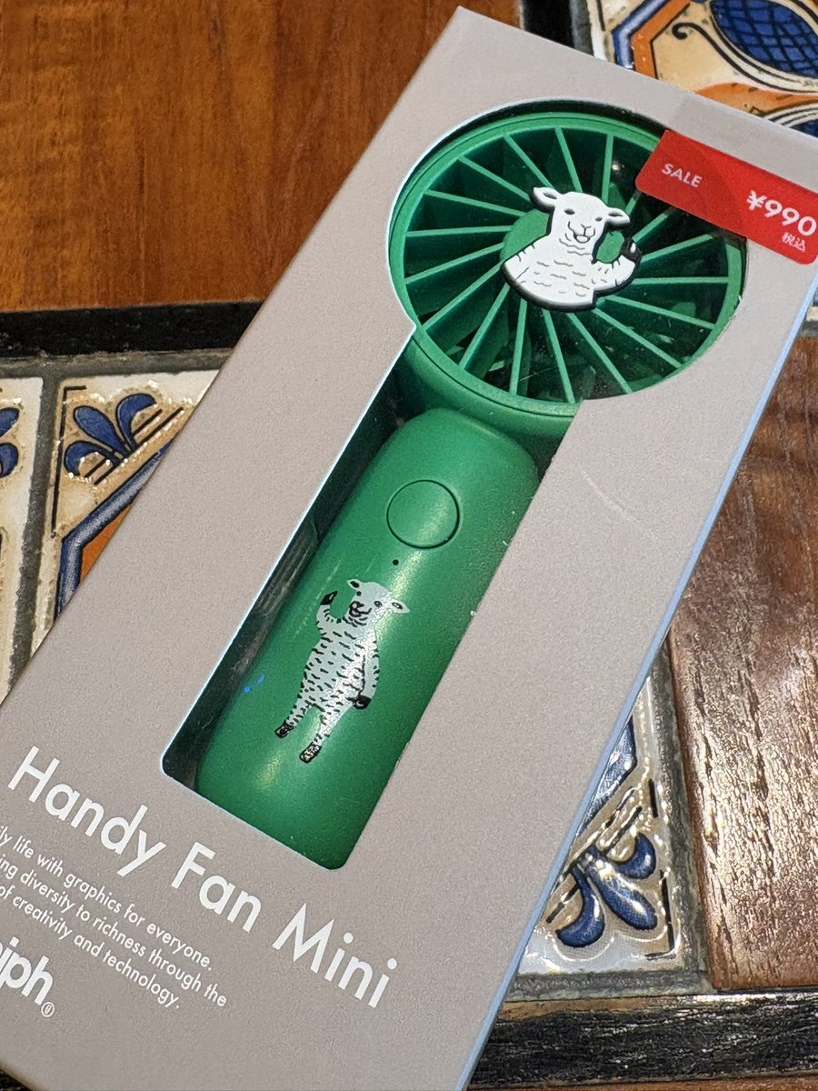 masaumauma's tweet photo. グラニフのアウトレットでハンディファンお買い得だった
小さいサイズ買った
速攻で車で充電した https://t.co/IbDybRDJKK