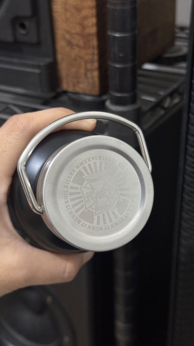 0tk0il's tweet photo. selamat merayakan payoutday teman teman
gimanakalo duitnya beli tumbler band kalcer
yang kalcer bandnya apa tumblernya i bimbang
dm aja yes biar akrab dan mutualan 🩷⚡️🍦 https://t.co/ht9OUpBHte