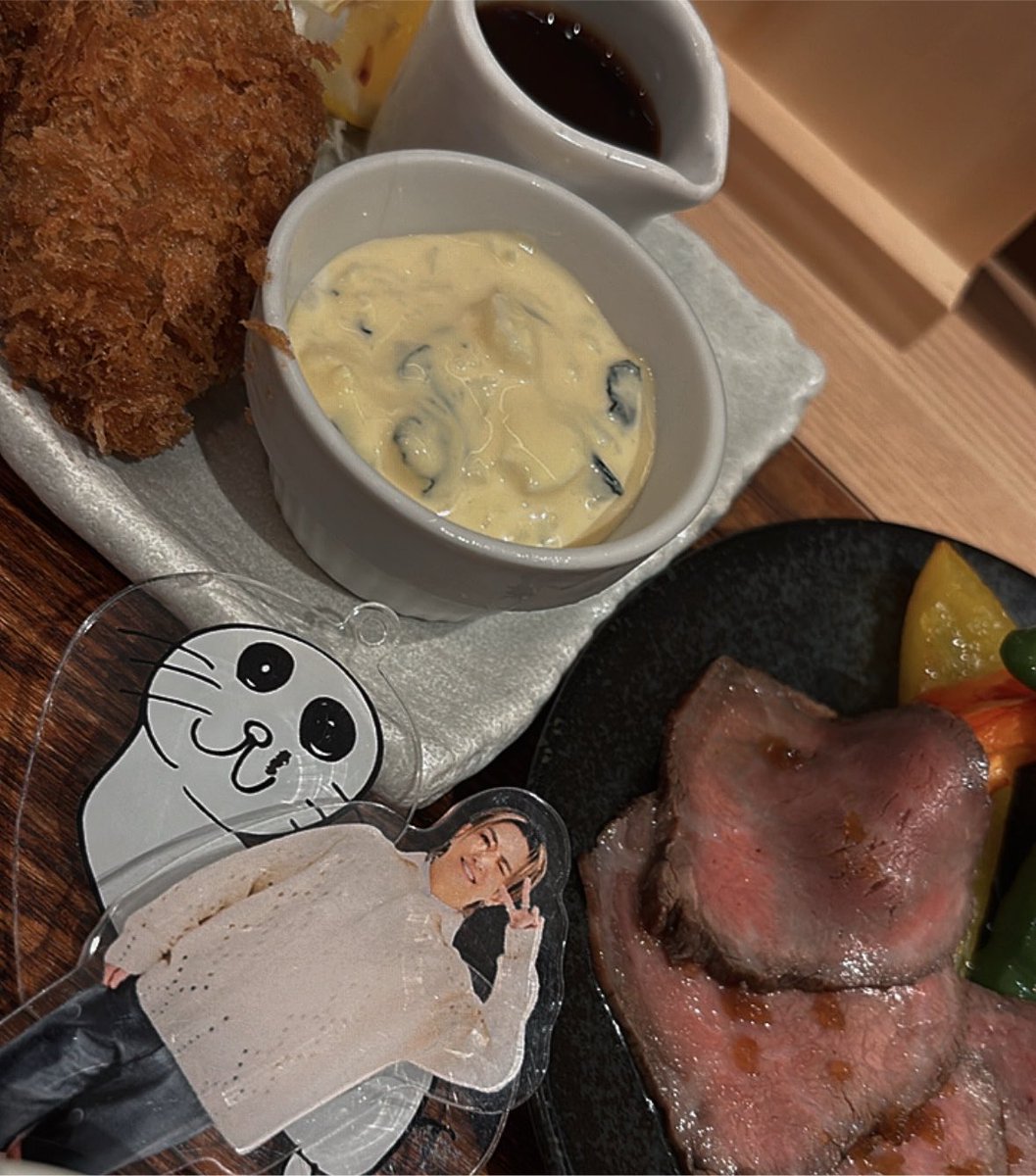 牡蠣フライと広島和牛のセット🤤