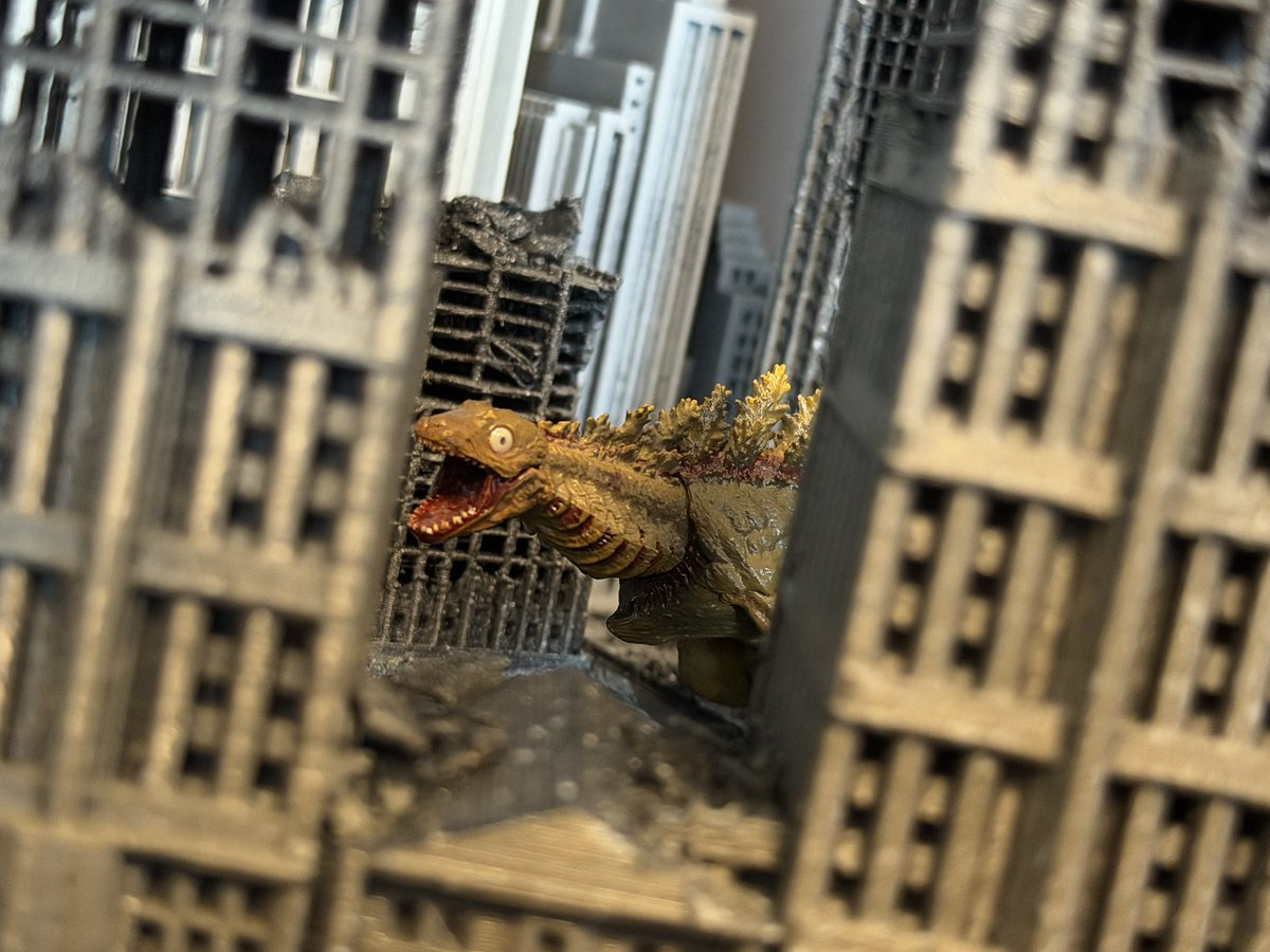 _kaijume_'s tweet photo. S.H. MonsterArts Shin Godzilla 2nd Form &amp; 3rd Form! First time actually photographing these two! Can’t wait for the new set that drops later this month! 🤩

#ゴジラ #シン・ゴジラ #魂ネイションズ 
#ゴジラマイナスゼロ
#t_shf #shmonsterarts #godzilla #shingodzilla https://t.co/gW9OxnsMr2