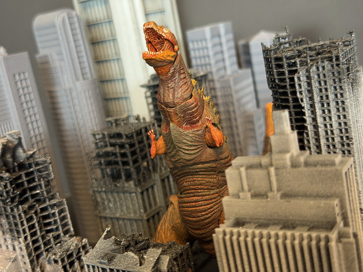 _kaijume_'s tweet photo. S.H. MonsterArts Shin Godzilla 2nd Form &amp; 3rd Form! First time actually photographing these two! Can’t wait for the new set that drops later this month! 🤩

#ゴジラ #シン・ゴジラ #魂ネイションズ 
#ゴジラマイナスゼロ
#t_shf #shmonsterarts #godzilla #shingodzilla https://t.co/gW9OxnsMr2