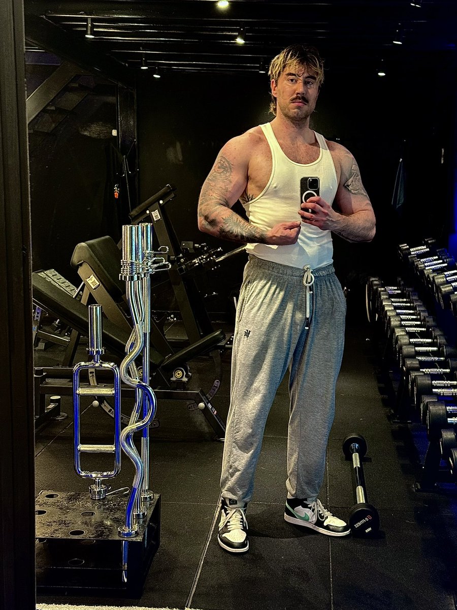 TravisVLifts's tweet photo. armsday https://t.co/qpWCw6GOb2
