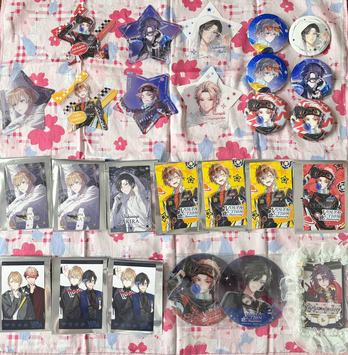 gamaguchi_y's tweet photo. 【交換】にじさんじ VOLTACTION ヴォルタ 4周年 4th Anniversary    缶バッチ　トレカ　　特典

譲)画像1枚目

求)♦︎☕️ 画像2.3枚目　♡付き
絵柄はご相談いただき次第検討いたします！

郵送希望

検索からでもお気軽にお声がけください。
よろしくお願いいたします。 https://t.co/kNyd9A1KGg