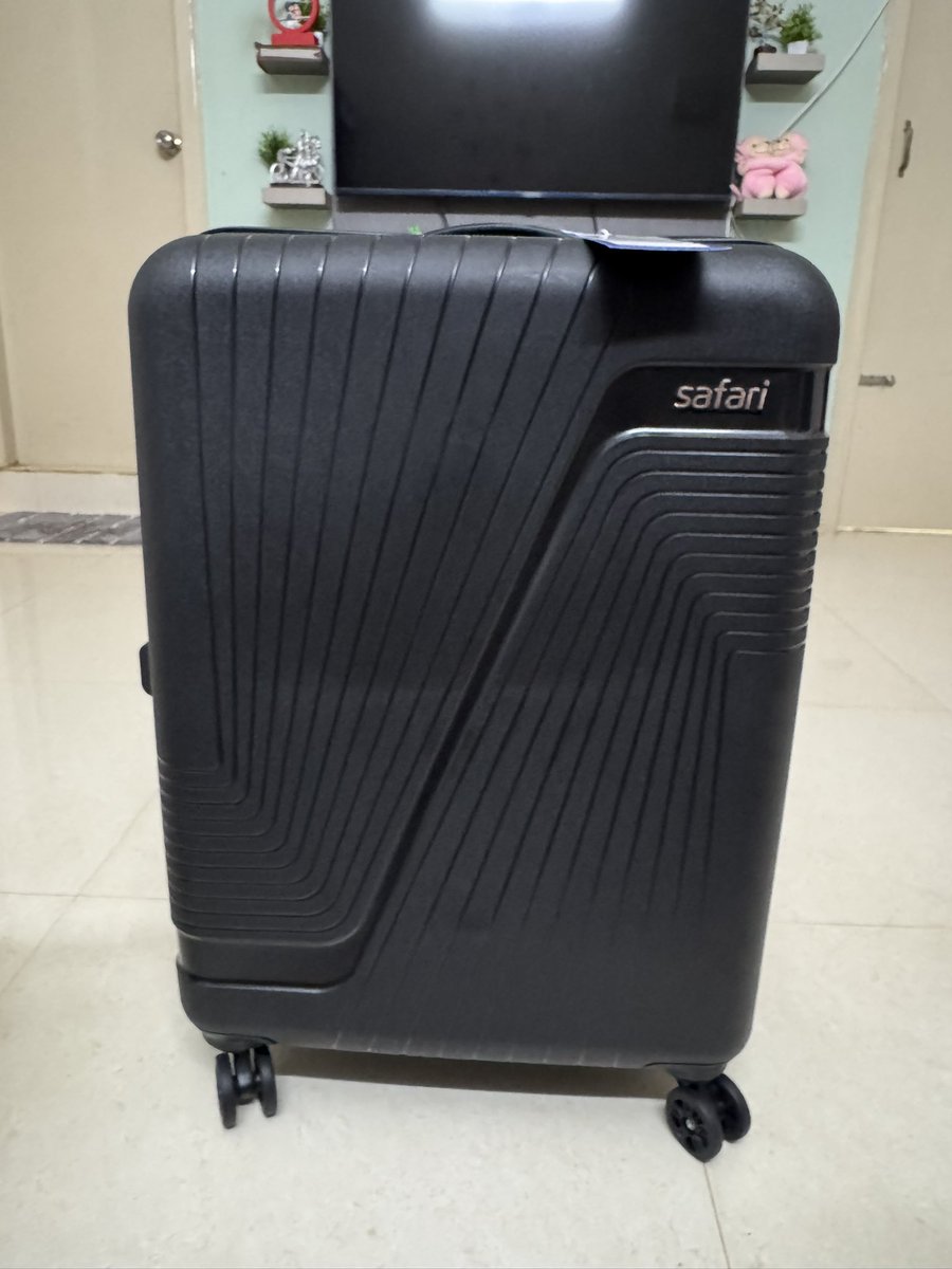 Om_Prabhasfan's tweet photo. @ni33321 @shaik_subani @Tech_glareOffl Yes bro, it is delivered at 6:30AM. I remember I purchased set of 3trolleys at 5k back then. So 619/- for 65cms size trolley is a loot indeed. https://t.co/gyG12zbn4B