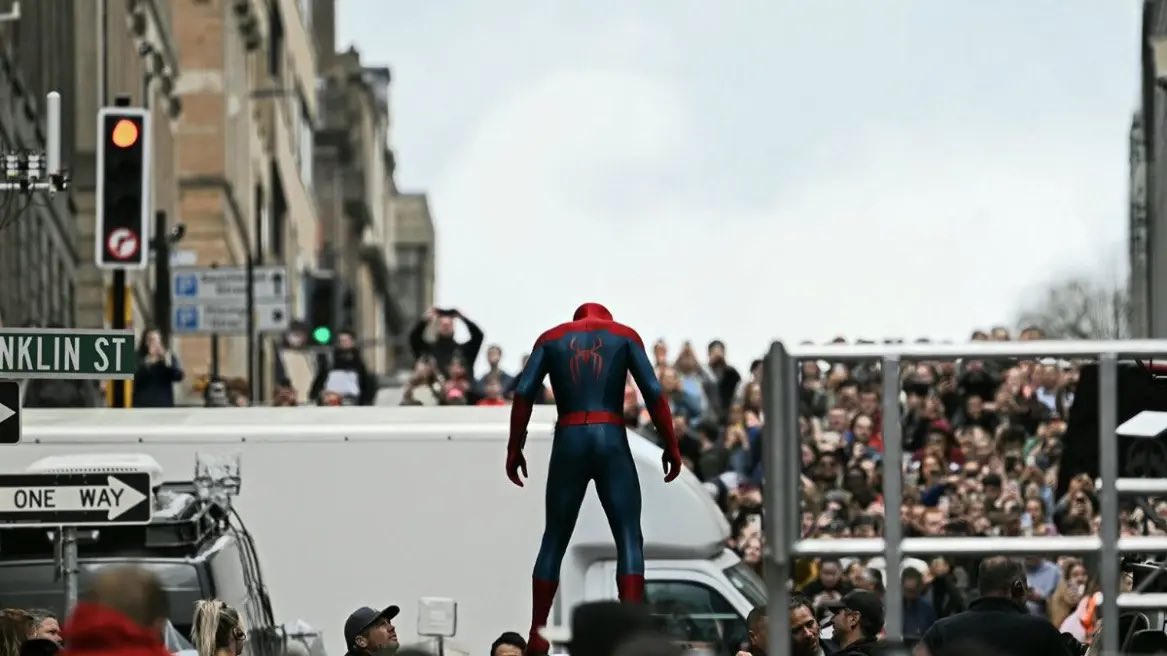 KshitizCritic's tweet photo. #SpiderManBrandNewDay Mints 100 Cr at Indian Box office in just 2 Days 🤯🤯

Day 1 : 61 Cr 
Day 2 : 50 Cr 

Spider-Man will Mint 60-70 Cr on Saturday and Sunday and will Go past 220-230 Cr India Net and 260 Cr India Gross in it’s first Weekend, Madness 🥵🥵

400 Cr Net Box office is on the cards for Spider-Man Brand new day in India.