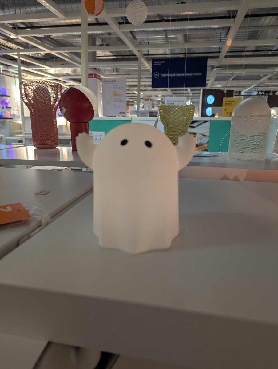 katavalanche8's tweet photo. This guy at IKEA fucking killed me today.... His arms don't even fit in the fucking box 😭😭😭❤️❤️❤️ https://t.co/3KFSY2jcMA