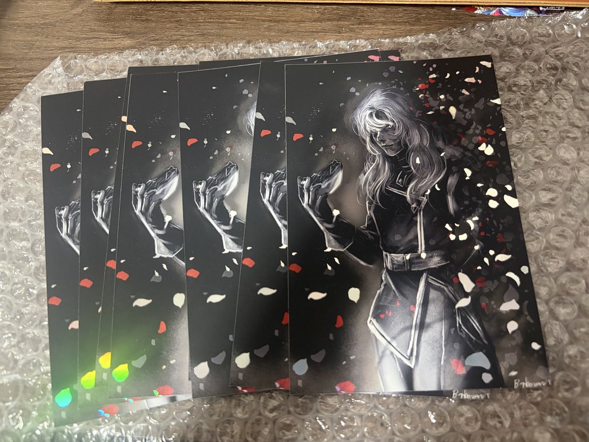 Barbozari's tweet photo. To celebrate my BD month I held Giveaway Painted Alicia postcard foil✨ hologram > OnLY 1 WINNER
Domestic+Ship worldwide but no tracking no.

To Enter
- Must be my follower
- Love E33 &amp; pAlicia
- Post pAlicia pic or gif in reply (easy?)

End : 3rd Aug (gmt+7) 

Good luck✨💕 https://t.co/jDeyJnKuSB