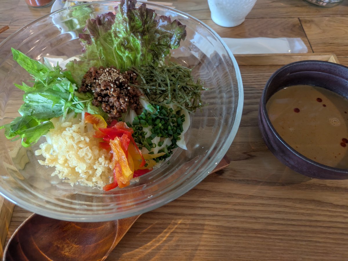 RedCriff0241's tweet photo. バーでうどん！ https://t.co/H1T0Glwfjp