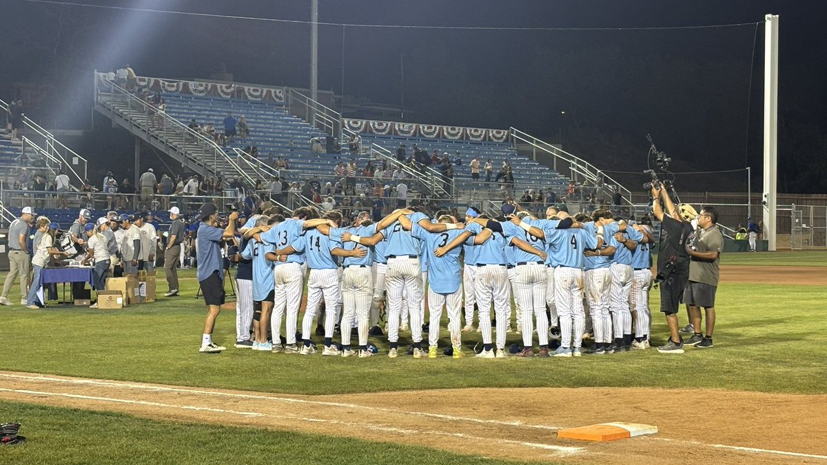 BViars3's tweet photo. Below is how it started.   Here’s how it ended.  @conniemackwsbb champions and brothers.  God is great! https://t.co/g037c3kmh3
