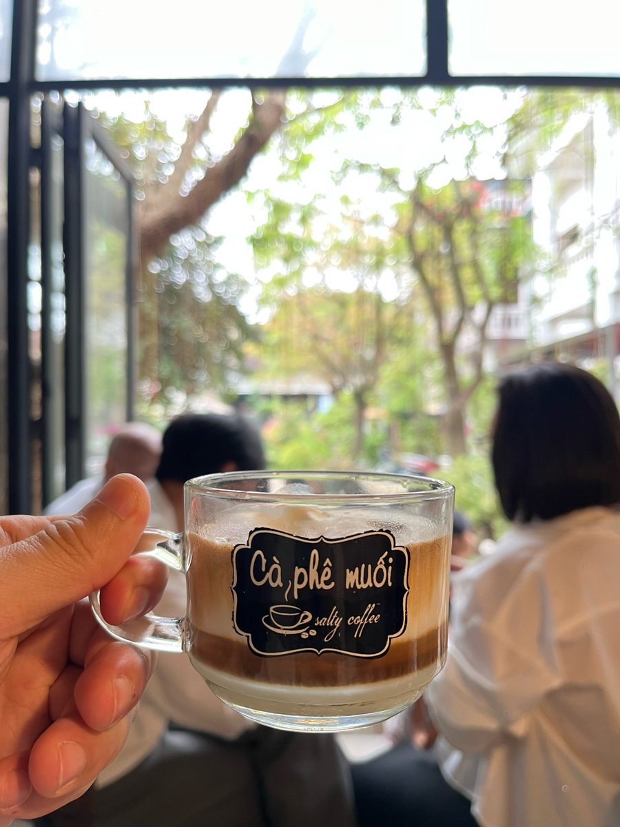 hoait06's tweet photo. AE fan Cà Phê muối nhìn phát chắc biết quán nào, ở đâu luôn 😂🤣

Cuối tuần mn ở nhà làm hay cầm laptop ra quán Cà Phê làm việc  ☕️🤡

#caphe #saltcoffe https://t.co/FoC2iIEGsc