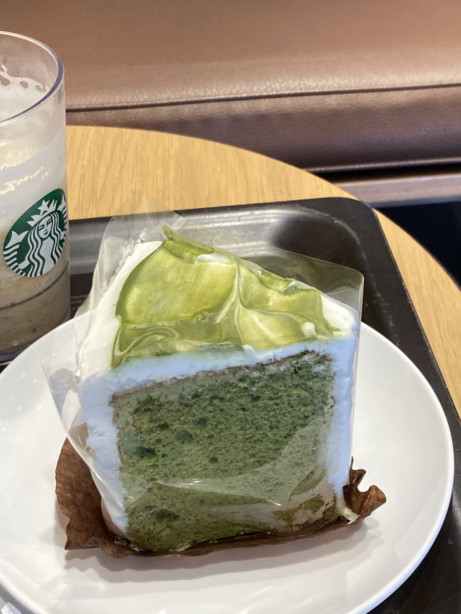 1227ayumu's tweet photo. 最近食べた物たち。
安定に抹茶率は多め
4枚目のビジュアルすごいのは、くわがたパン（笑）
26cmサイズで中にはチョコクリームとカスタードクリームが半分ずつ入ってます https://t.co/accUhS1zJH