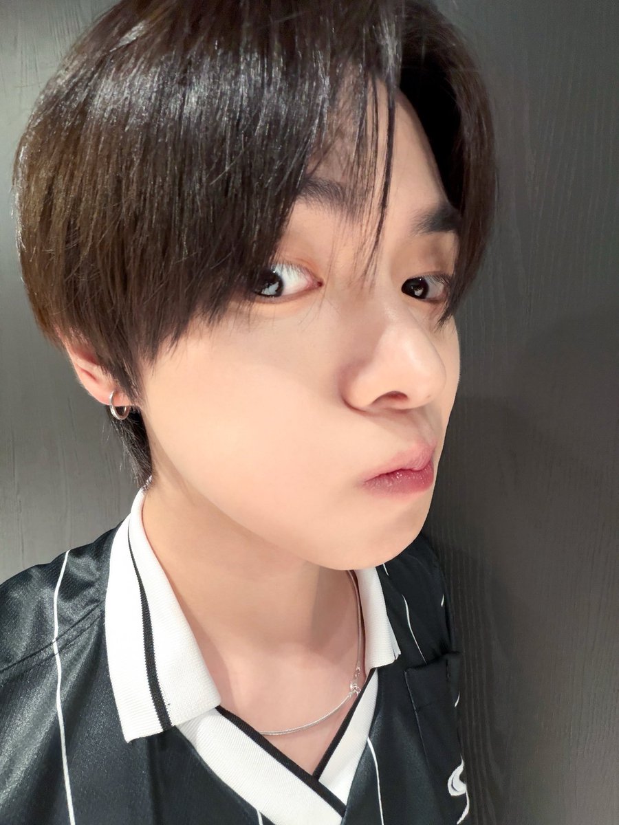 CLO_udcheroca's tweet photo. Mr Kyu, I love you too💋

#AllyzSelcaDay #AZSD #ALD1 #LEO #LEELEO #이레오 #ALPHADRIVEONE #알파드라이브원 #ALLYZ @ALD1_official https://t.co/tgPg4nlpbv